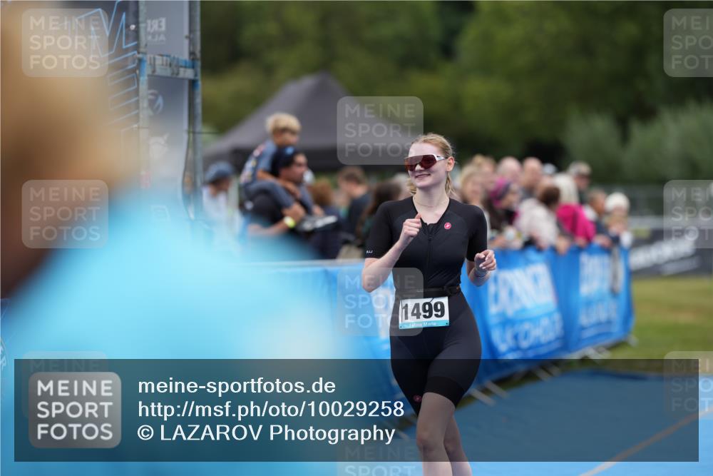 30.08.2026 - Elbe Triathlon Hamburg LAZAROV Photography http://msf.ph/oto/10029258 30.08.2026 12:17:41 Ziel 1499 meine-sportfotos.de