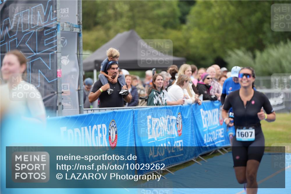 30.08.2026 - Elbe Triathlon Hamburg LAZAROV Photography http://msf.ph/oto/10029262 30.08.2026 12:17:53 Ziel 1351, 1553, 1607 meine-sportfotos.de