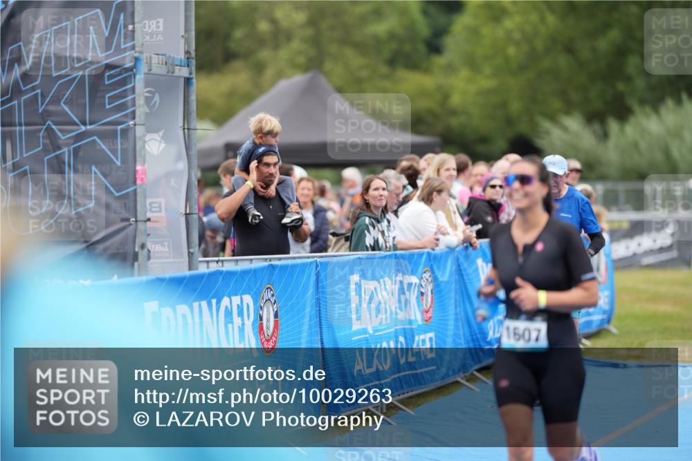 30.08.2026 - Elbe Triathlon Hamburg LAZAROV Photography http://msf.ph/oto/10029263 30.08.2026 12:17:53 Ziel 1351, 1553, 1607 meine-sportfotos.de