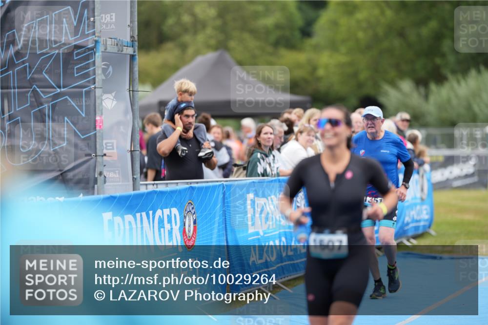 30.08.2026 - Elbe Triathlon Hamburg LAZAROV Photography http://msf.ph/oto/10029264 30.08.2026 12:17:54 Ziel 1351, 1553, 1607 meine-sportfotos.de