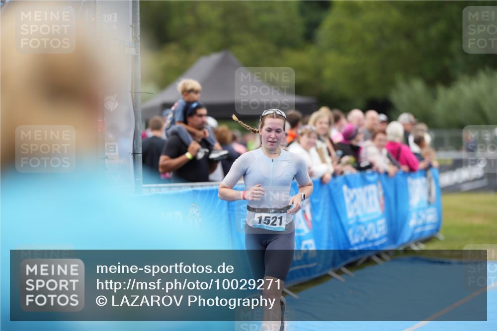 30.08.2026 - Elbe Triathlon Hamburg LAZAROV Photography http://msf.ph/oto/10029271 30.08.2026 12:18:23 Ziel 1521 meine-sportfotos.de