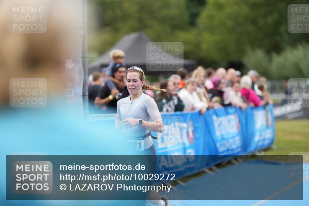 30.08.2026 - Elbe Triathlon Hamburg LAZAROV Photography http://msf.ph/oto/10029272 30.08.2026 12:18:23 Ziel 1521 meine-sportfotos.de