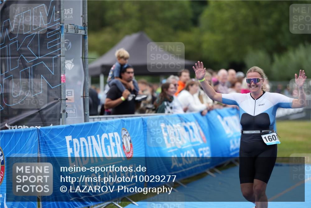 30.08.2026 - Elbe Triathlon Hamburg LAZAROV Photography http://msf.ph/oto/10029277 30.08.2026 12:18:43 Ziel 1601 meine-sportfotos.de