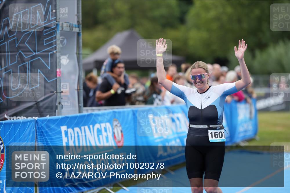 30.08.2026 - Elbe Triathlon Hamburg LAZAROV Photography http://msf.ph/oto/10029278 30.08.2026 12:18:43 Ziel 1601 meine-sportfotos.de