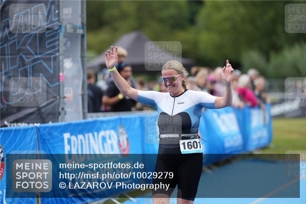 30.08.2026 - Elbe Triathlon Hamburg LAZAROV Photography http://msf.ph/oto/10029279 30.08.2026 12:18:44 Ziel 1601 meine-sportfotos.de