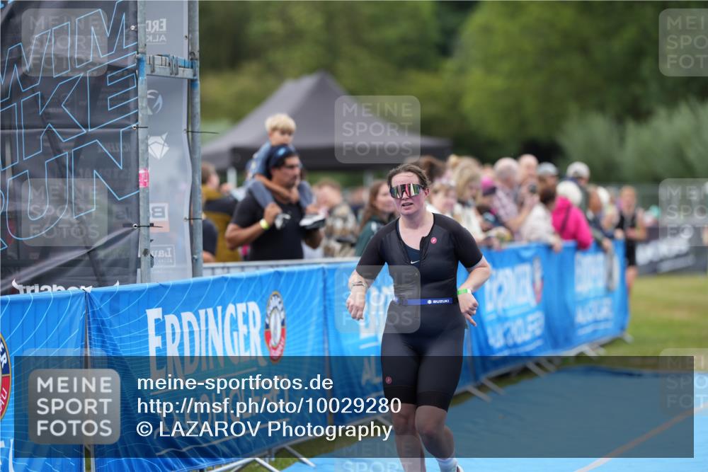 30.08.2026 - Elbe Triathlon Hamburg LAZAROV Photography http://msf.ph/oto/10029280 30.08.2026 12:19:06 Ziel 945, 1690, 1695 meine-sportfotos.de