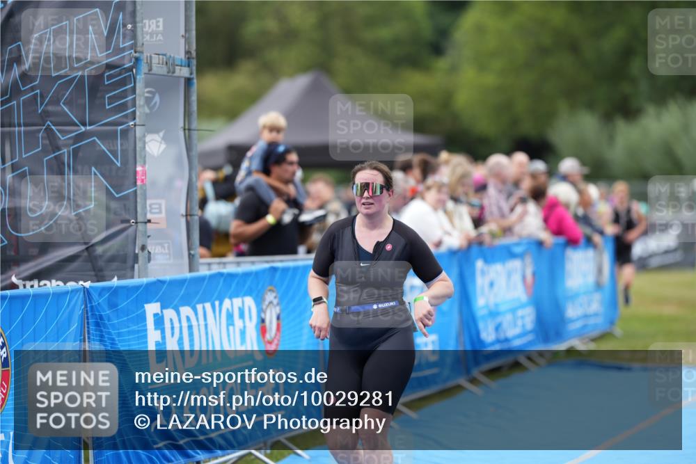 30.08.2026 - Elbe Triathlon Hamburg LAZAROV Photography http://msf.ph/oto/10029281 30.08.2026 12:19:07 Ziel 945, 1690, 1695 meine-sportfotos.de