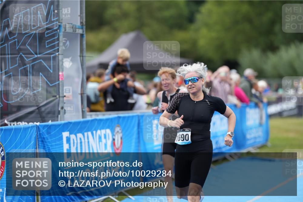30.08.2026 - Elbe Triathlon Hamburg LAZAROV Photography http://msf.ph/oto/10029284 30.08.2026 12:19:13 Ziel 1690, 1695 meine-sportfotos.de