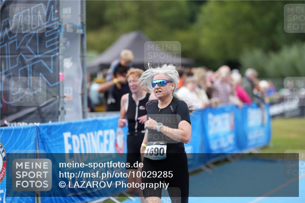 30.08.2026 - Elbe Triathlon Hamburg LAZAROV Photography http://msf.ph/oto/10029285 30.08.2026 12:19:13 Ziel 1690, 1695 meine-sportfotos.de