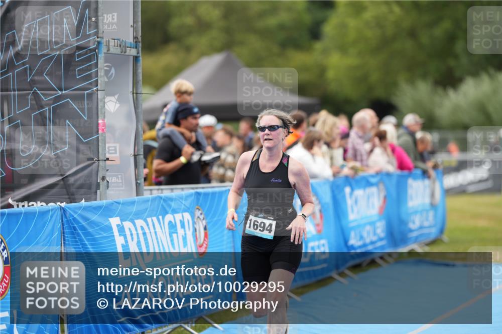 30.08.2026 - Elbe Triathlon Hamburg LAZAROV Photography http://msf.ph/oto/10029295 30.08.2026 12:19:44 Ziel 1694 meine-sportfotos.de