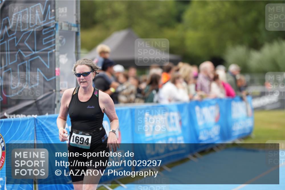 30.08.2026 - Elbe Triathlon Hamburg LAZAROV Photography http://msf.ph/oto/10029297 30.08.2026 12:19:45 Ziel 1694 meine-sportfotos.de