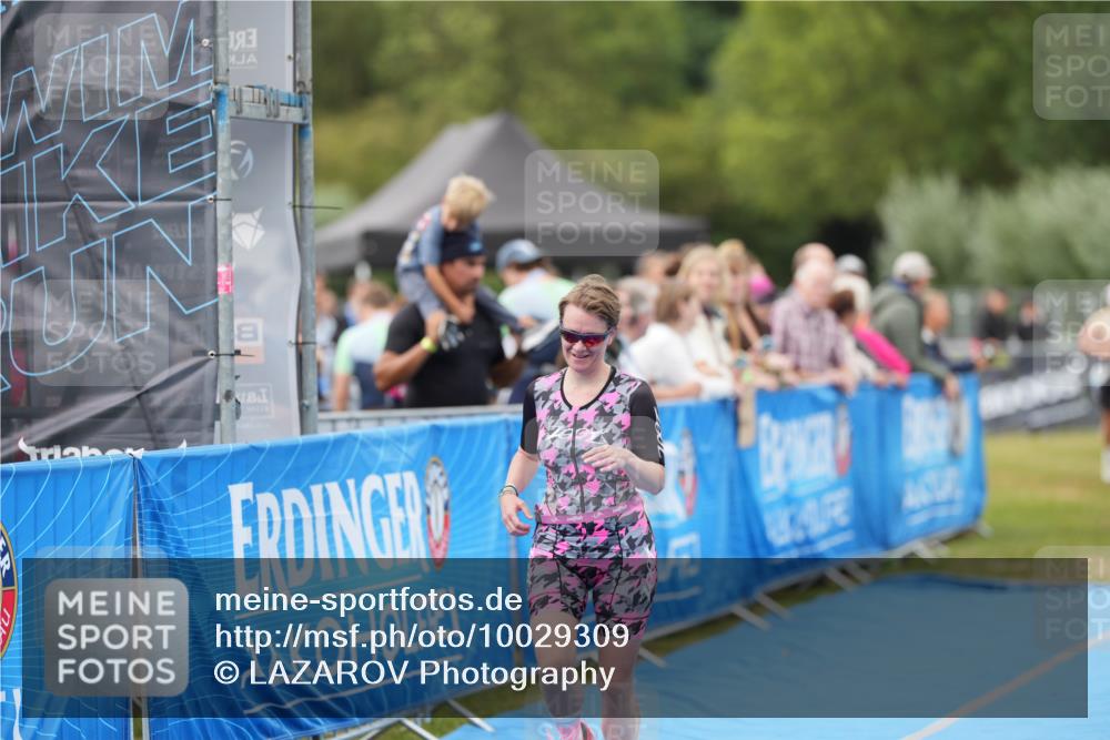 30.08.2026 - Elbe Triathlon Hamburg LAZAROV Photography http://msf.ph/oto/10029309 30.08.2026 12:21:06 Ziel 1673 meine-sportfotos.de