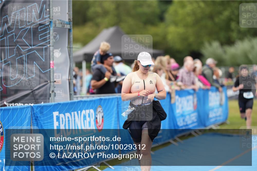 30.08.2026 - Elbe Triathlon Hamburg LAZAROV Photography http://msf.ph/oto/10029312 30.08.2026 12:21:14 Ziel 1600 meine-sportfotos.de