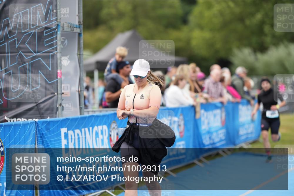 30.08.2026 - Elbe Triathlon Hamburg LAZAROV Photography http://msf.ph/oto/10029313 30.08.2026 12:21:14 Ziel 1600 meine-sportfotos.de