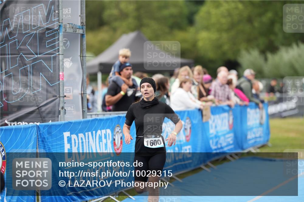30.08.2026 - Elbe Triathlon Hamburg LAZAROV Photography http://msf.ph/oto/10029315 30.08.2026 12:21:16 Ziel 1600 meine-sportfotos.de