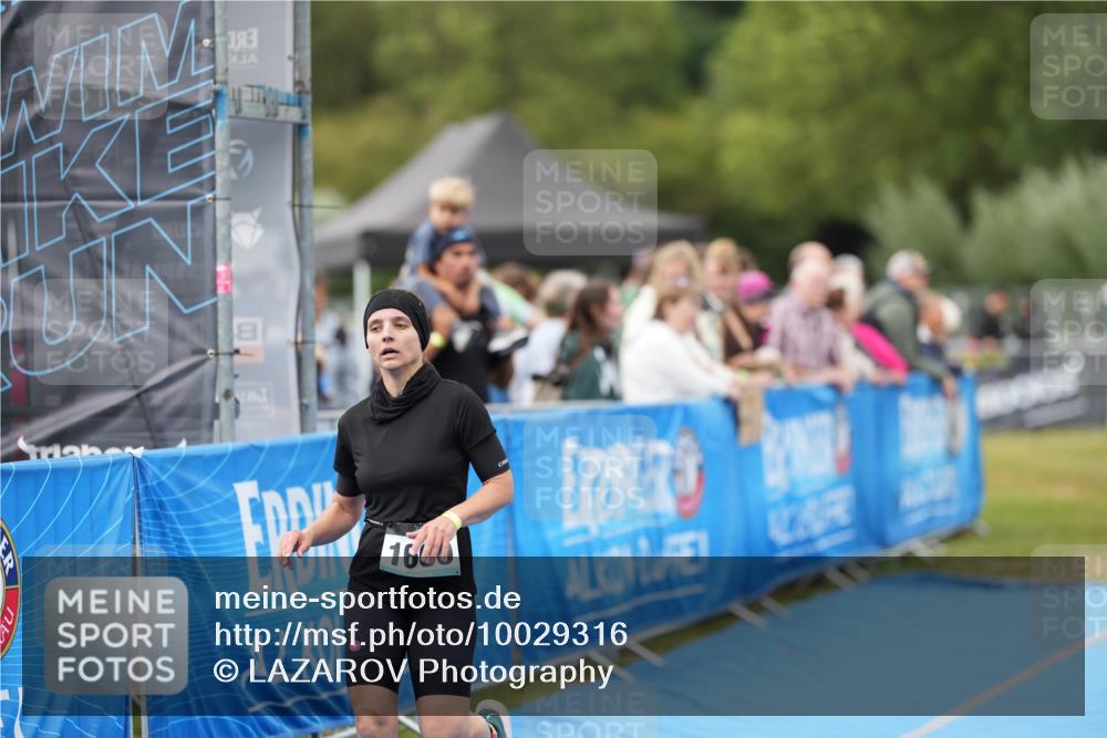 30.08.2026 - Elbe Triathlon Hamburg LAZAROV Photography http://msf.ph/oto/10029316 30.08.2026 12:21:17 Ziel 1600 meine-sportfotos.de