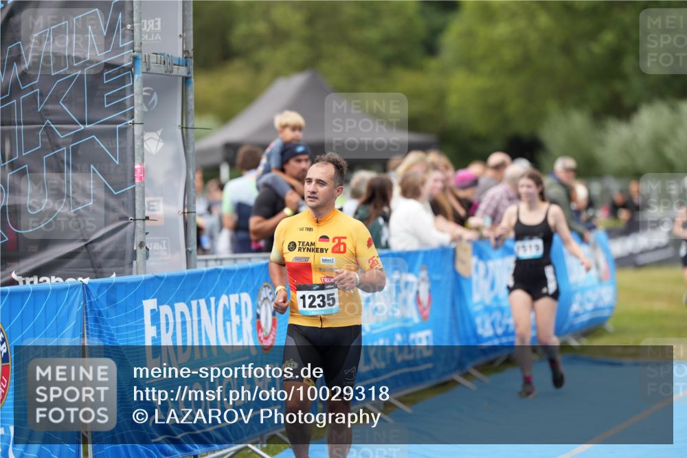 30.08.2026 - Elbe Triathlon Hamburg LAZAROV Photography http://msf.ph/oto/10029318 30.08.2026 12:21:44 Ziel 1235, 1519, 1546 meine-sportfotos.de