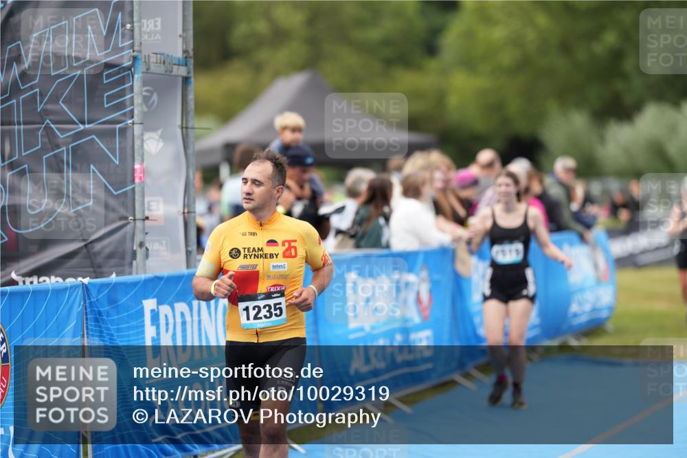 30.08.2026 - Elbe Triathlon Hamburg LAZAROV Photography http://msf.ph/oto/10029319 30.08.2026 12:21:44 Ziel 1235, 1519, 1546 meine-sportfotos.de
