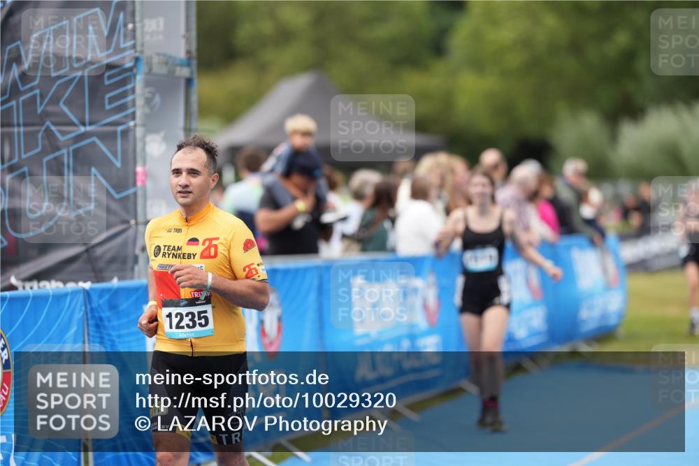30.08.2026 - Elbe Triathlon Hamburg LAZAROV Photography http://msf.ph/oto/10029320 30.08.2026 12:21:44 Ziel 1235, 1519, 1546 meine-sportfotos.de