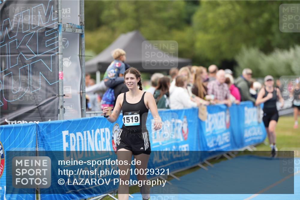 30.08.2026 - Elbe Triathlon Hamburg LAZAROV Photography http://msf.ph/oto/10029321 30.08.2026 12:21:46 Ziel 1235, 1519, 1546 meine-sportfotos.de