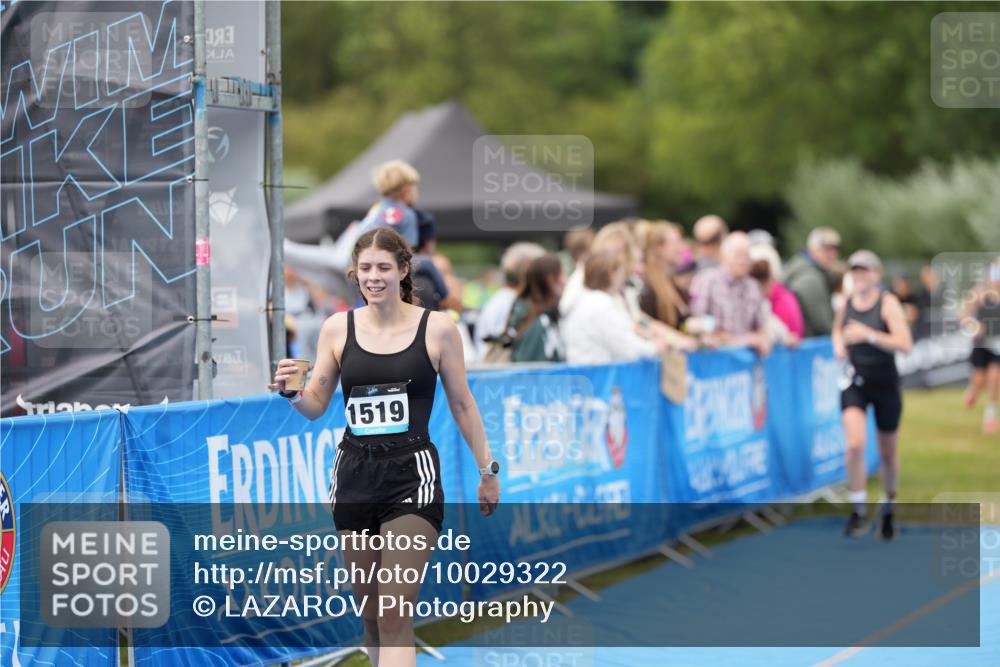 30.08.2026 - Elbe Triathlon Hamburg LAZAROV Photography http://msf.ph/oto/10029322 30.08.2026 12:21:47 Ziel 1235, 1519, 1546, 1606 meine-sportfotos.de