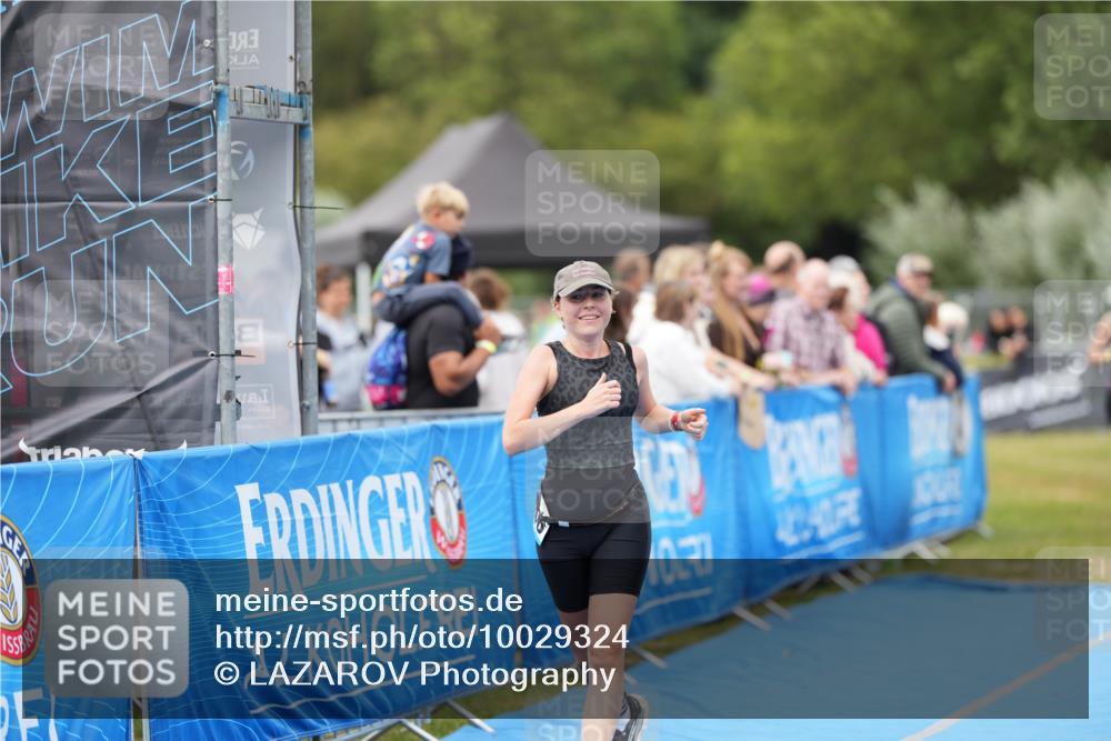 30.08.2026 - Elbe Triathlon Hamburg LAZAROV Photography http://msf.ph/oto/10029324 30.08.2026 12:21:49 Ziel 1519, 1546, 1606 meine-sportfotos.de