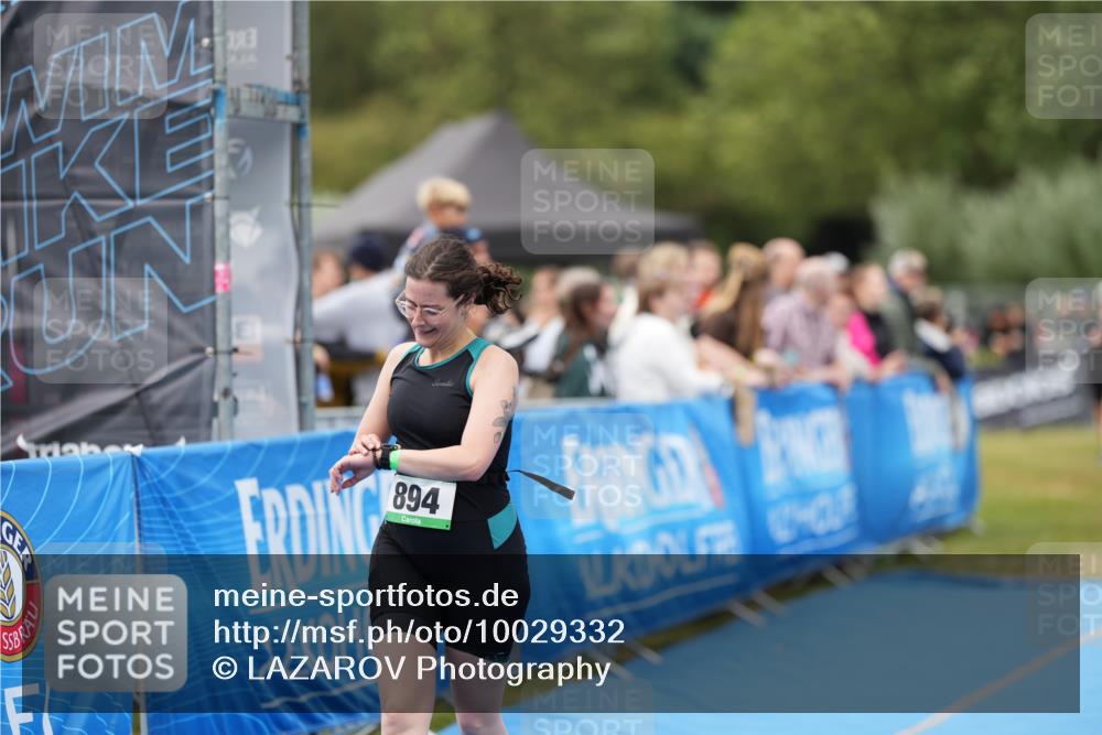 30.08.2026 - Elbe Triathlon Hamburg LAZAROV Photography http://msf.ph/oto/10029332 30.08.2026 12:22:03 Ziel 894, 1604, 1613 meine-sportfotos.de