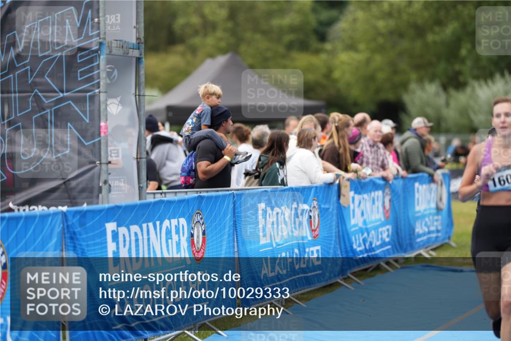 30.08.2026 - Elbe Triathlon Hamburg LAZAROV Photography http://msf.ph/oto/10029333 30.08.2026 12:22:09 Ziel 1408, 1604, 1613 meine-sportfotos.de
