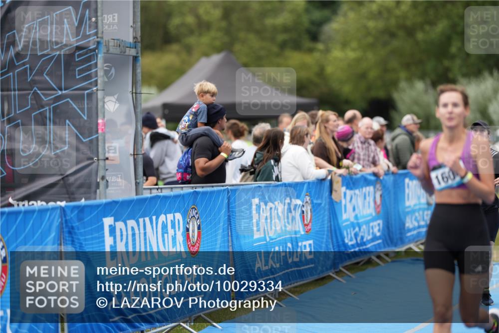 30.08.2026 - Elbe Triathlon Hamburg LAZAROV Photography http://msf.ph/oto/10029334 30.08.2026 12:22:10 Ziel 1408, 1604, 1613 meine-sportfotos.de
