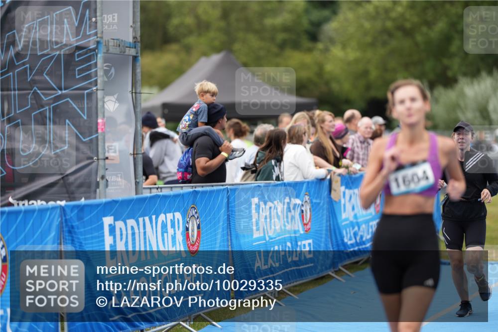 30.08.2026 - Elbe Triathlon Hamburg LAZAROV Photography http://msf.ph/oto/10029335 30.08.2026 12:22:10 Ziel 1408, 1604, 1613 meine-sportfotos.de