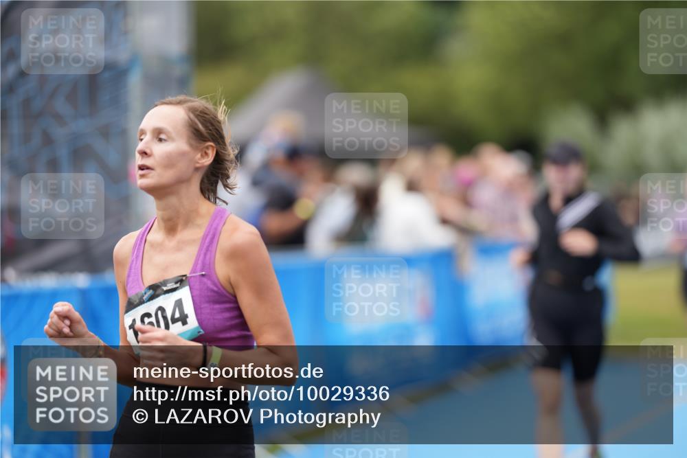 30.08.2026 - Elbe Triathlon Hamburg LAZAROV Photography http://msf.ph/oto/10029336 30.08.2026 12:22:11 Ziel 1408, 1604, 1613 meine-sportfotos.de
