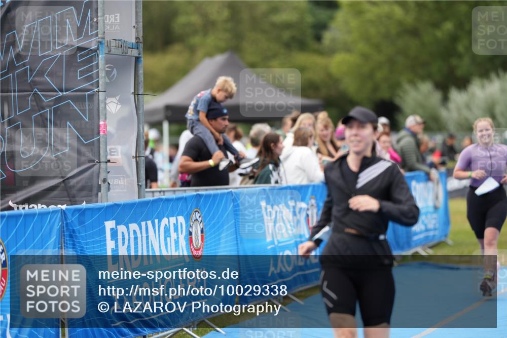 30.08.2026 - Elbe Triathlon Hamburg LAZAROV Photography http://msf.ph/oto/10029338 30.08.2026 12:22:12 Ziel 1408, 1604, 1613 meine-sportfotos.de