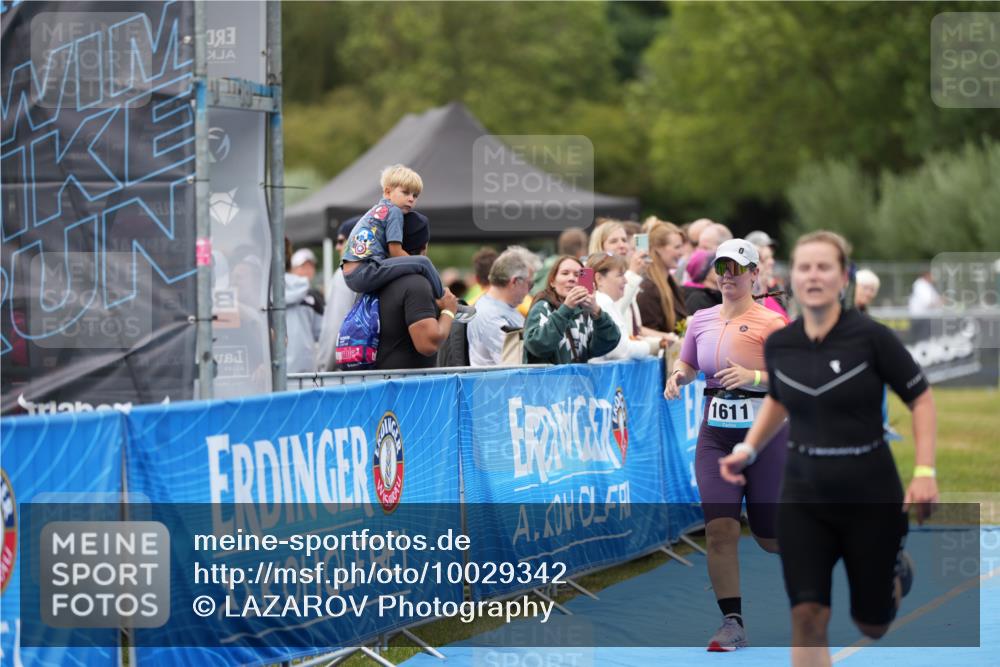 30.08.2026 - Elbe Triathlon Hamburg LAZAROV Photography http://msf.ph/oto/10029342 30.08.2026 12:22:48 Ziel 1609, 1611 meine-sportfotos.de