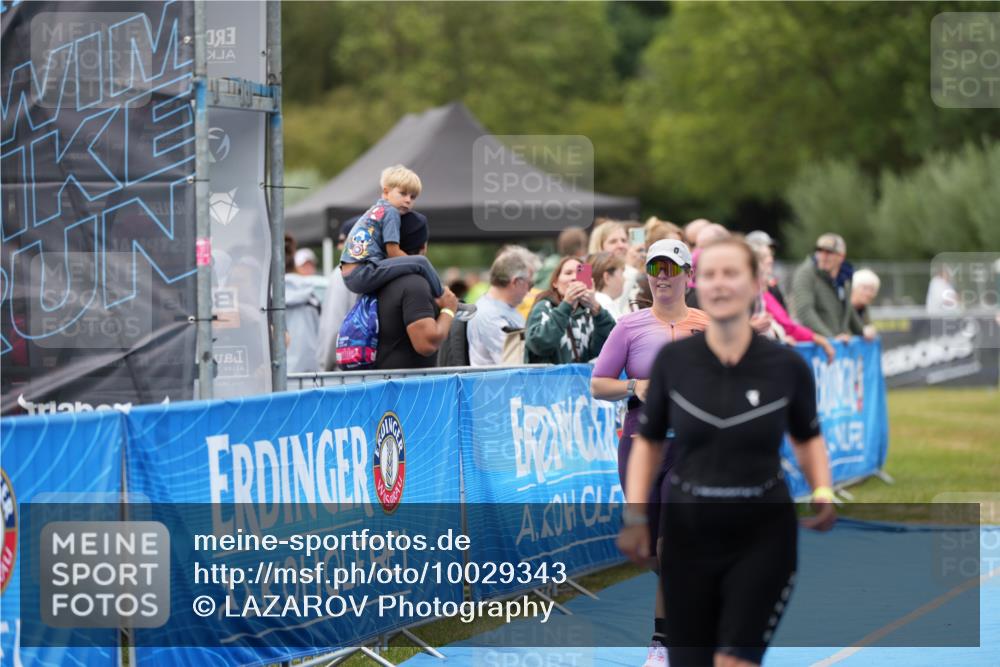 30.08.2026 - Elbe Triathlon Hamburg LAZAROV Photography http://msf.ph/oto/10029343 30.08.2026 12:22:48 Ziel 1609, 1611 meine-sportfotos.de