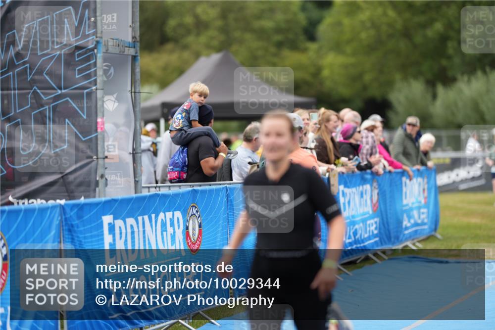 30.08.2026 - Elbe Triathlon Hamburg LAZAROV Photography http://msf.ph/oto/10029344 30.08.2026 12:22:48 Ziel 1609, 1611 meine-sportfotos.de