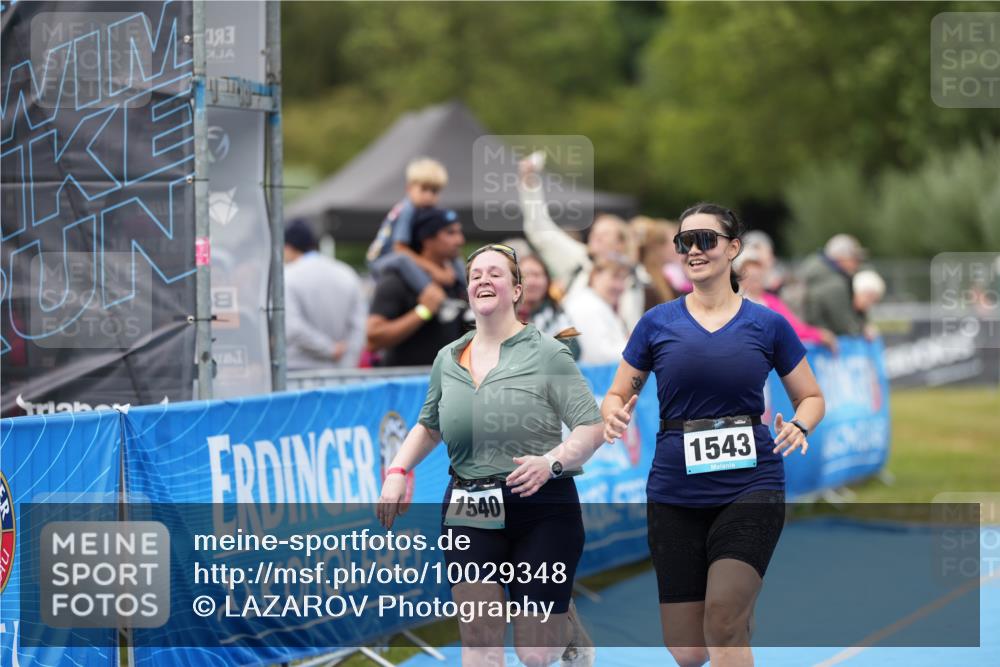 30.08.2026 - Elbe Triathlon Hamburg LAZAROV Photography http://msf.ph/oto/10029348 30.08.2026 12:22:57 Ziel 1540, 1543, 1711 meine-sportfotos.de