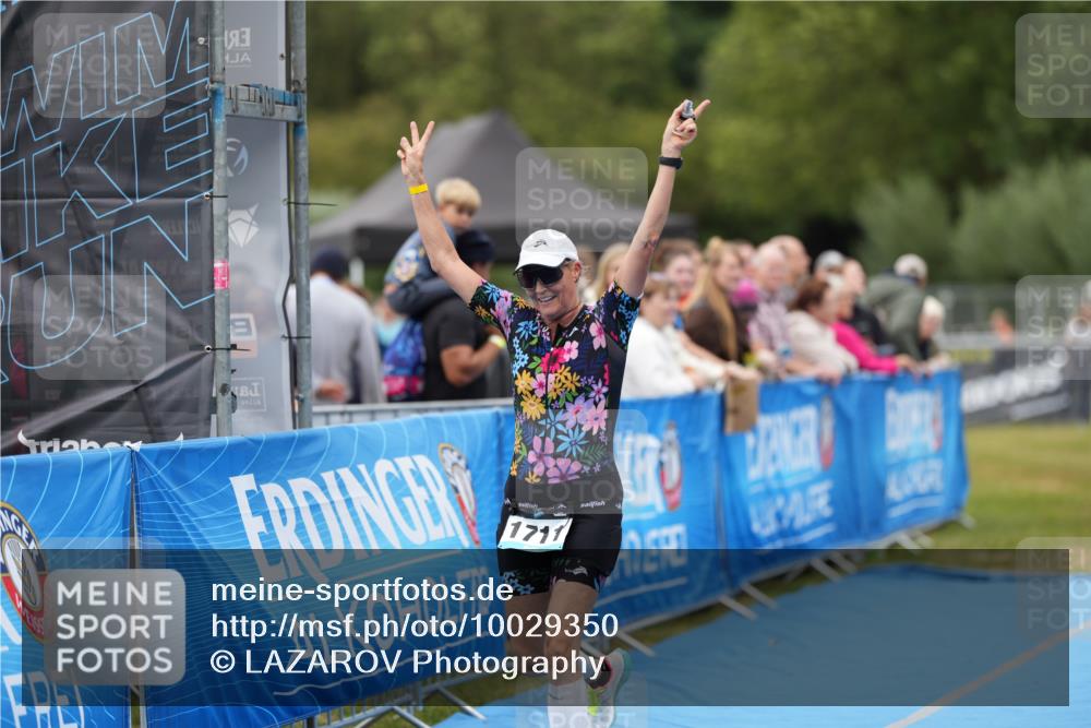 30.08.2026 - Elbe Triathlon Hamburg LAZAROV Photography http://msf.ph/oto/10029350 30.08.2026 12:23:05 Ziel 1711 meine-sportfotos.de