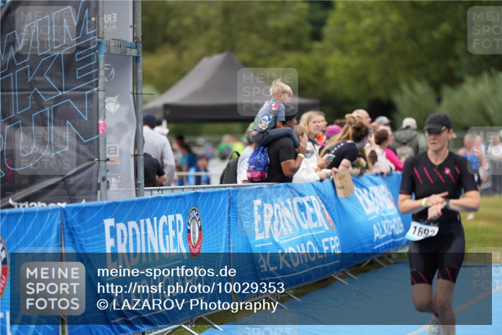 30.08.2026 - Elbe Triathlon Hamburg LAZAROV Photography http://msf.ph/oto/10029353 30.08.2026 12:23:17 Ziel 906, 1668, 1692 meine-sportfotos.de