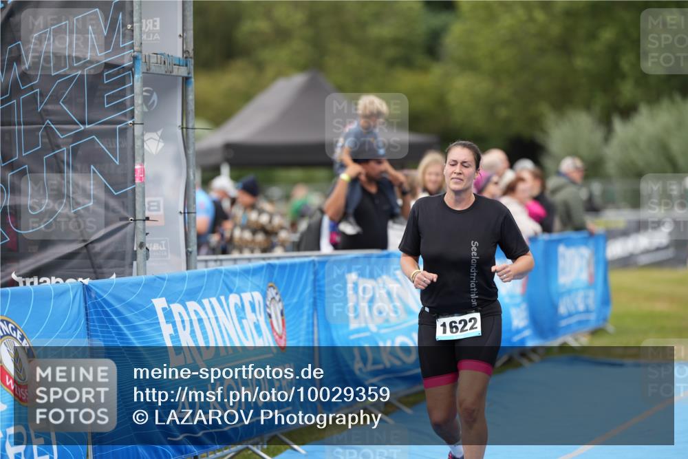 30.08.2026 - Elbe Triathlon Hamburg LAZAROV Photography http://msf.ph/oto/10029359 30.08.2026 12:23:51 Ziel 1622 meine-sportfotos.de