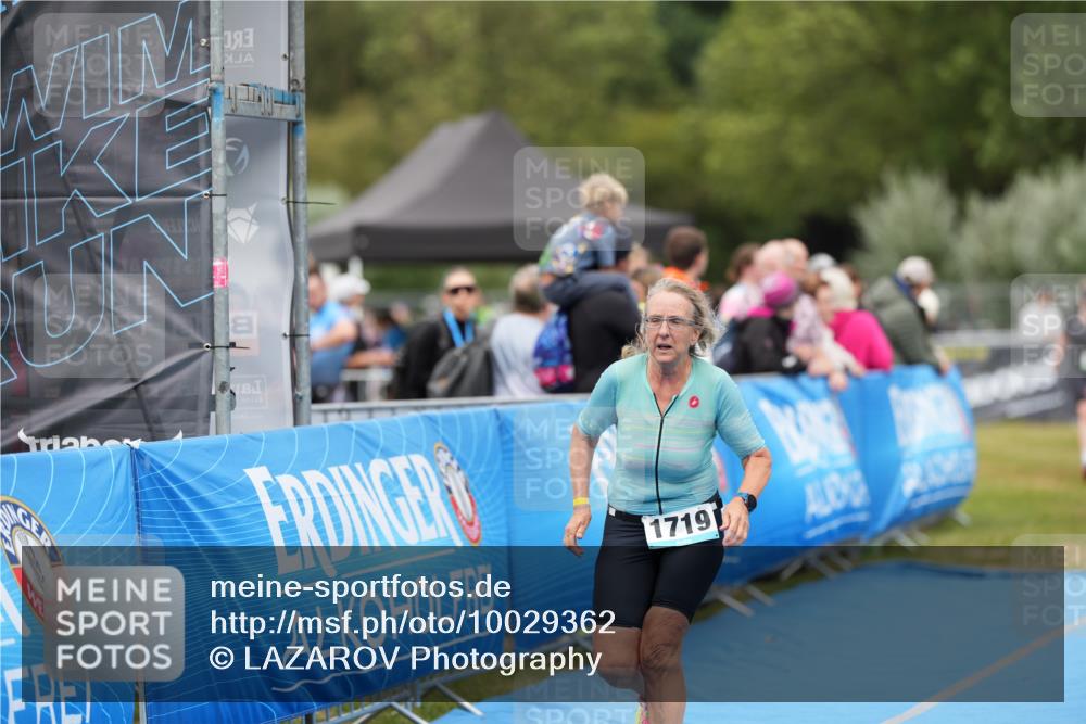 30.08.2026 - Elbe Triathlon Hamburg LAZAROV Photography http://msf.ph/oto/10029362 30.08.2026 12:24:26 Ziel 925, 1672, 1719 meine-sportfotos.de
