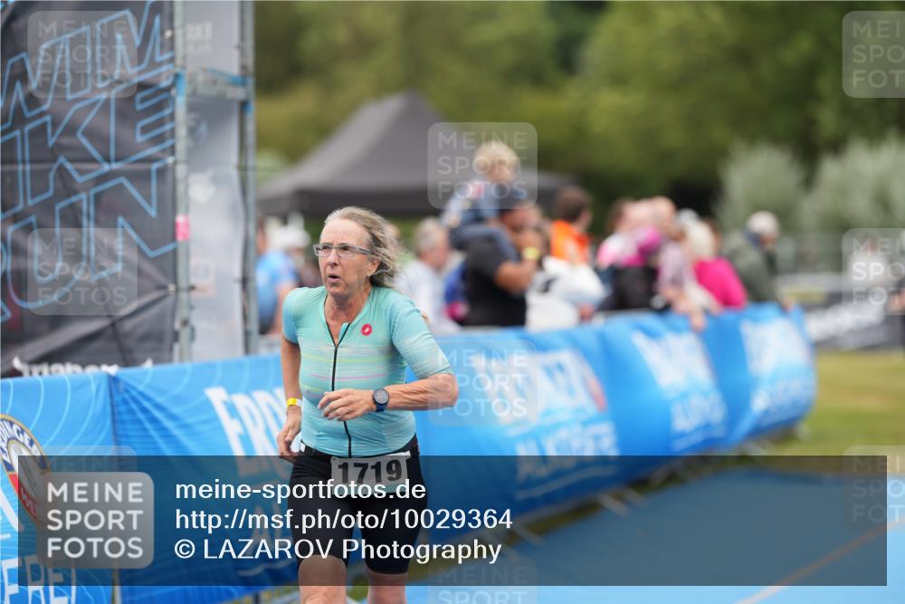 30.08.2026 - Elbe Triathlon Hamburg LAZAROV Photography http://msf.ph/oto/10029364 30.08.2026 12:24:27 Ziel 925, 1672, 1719 meine-sportfotos.de