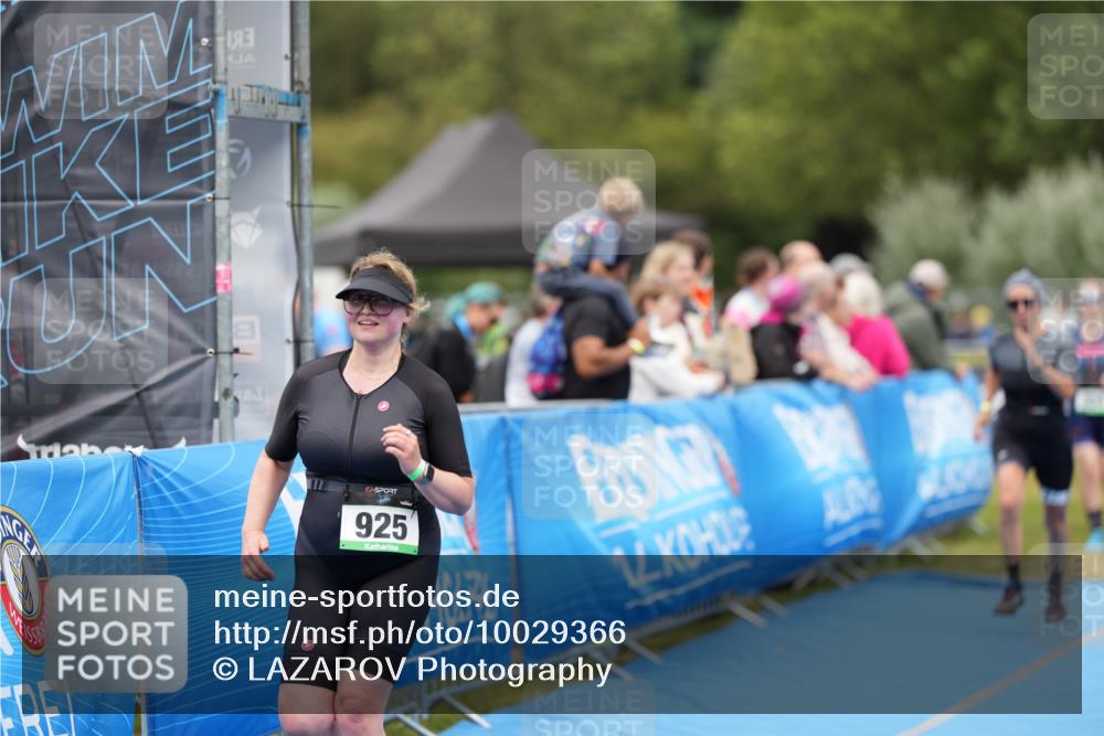 30.08.2026 - Elbe Triathlon Hamburg LAZAROV Photography http://msf.ph/oto/10029366 30.08.2026 12:24:32 Ziel 804, 925, 1672, 1700 meine-sportfotos.de