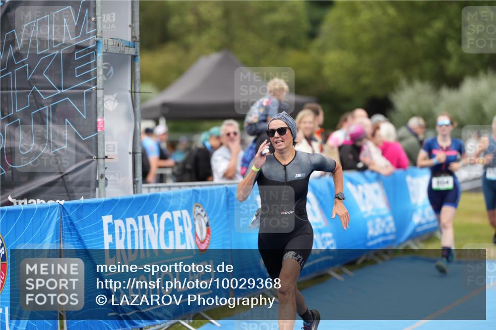 30.08.2026 - Elbe Triathlon Hamburg LAZAROV Photography http://msf.ph/oto/10029368 30.08.2026 12:24:34 Ziel 804, 925, 1672, 1700 meine-sportfotos.de