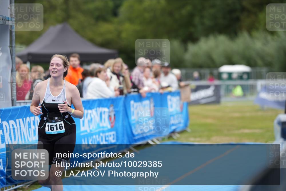 30.08.2026 - Elbe Triathlon Hamburg LAZAROV Photography http://msf.ph/oto/10029385 30.08.2026 12:31:29 Ziel 1616 meine-sportfotos.de