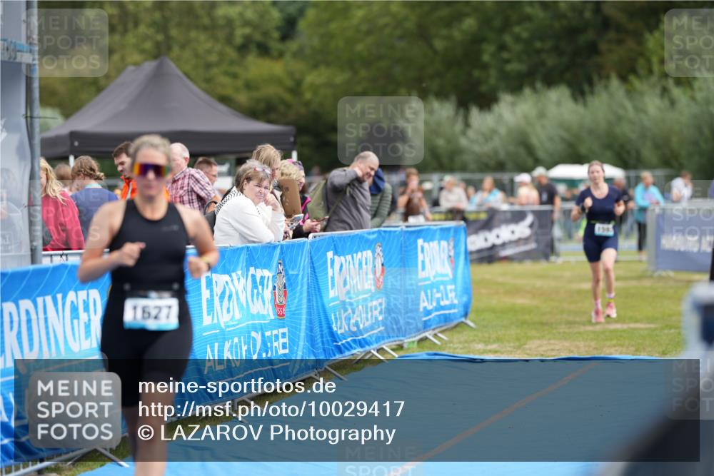 30.08.2026 - Elbe Triathlon Hamburg LAZAROV Photography http://msf.ph/oto/10029417 30.08.2026 12:33:49 Ziel 1592, 1627 meine-sportfotos.de
