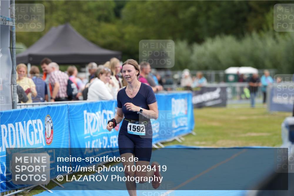 30.08.2026 - Elbe Triathlon Hamburg LAZAROV Photography http://msf.ph/oto/10029419 30.08.2026 12:33:55 Ziel 1592 meine-sportfotos.de