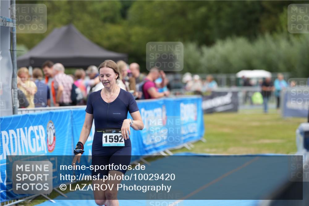 30.08.2026 - Elbe Triathlon Hamburg LAZAROV Photography http://msf.ph/oto/10029420 30.08.2026 12:33:55 Ziel 1592 meine-sportfotos.de