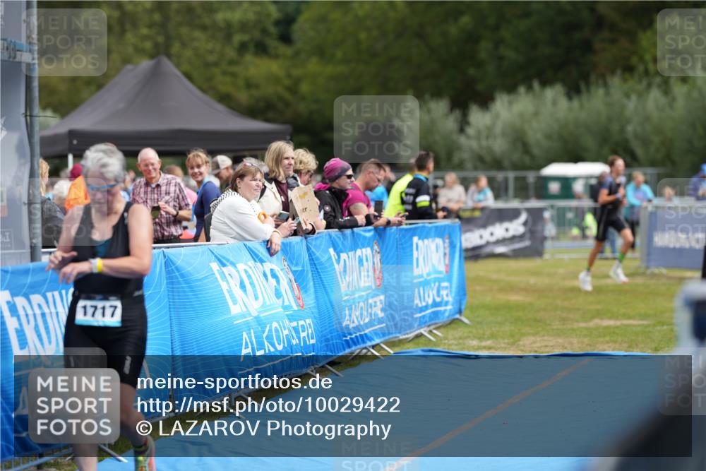30.08.2026 - Elbe Triathlon Hamburg LAZAROV Photography http://msf.ph/oto/10029422 30.08.2026 12:34:23 Ziel 1717 meine-sportfotos.de