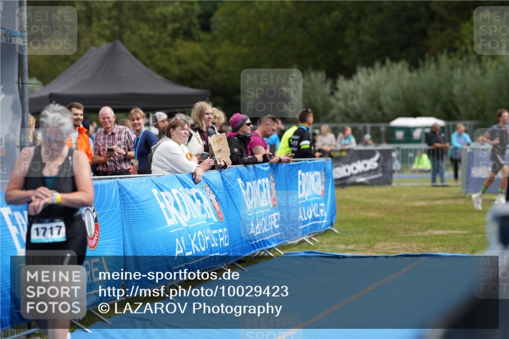 30.08.2026 - Elbe Triathlon Hamburg LAZAROV Photography http://msf.ph/oto/10029423 30.08.2026 12:34:23 Ziel 1717 meine-sportfotos.de