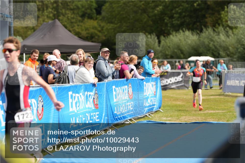 30.08.2026 - Elbe Triathlon Hamburg LAZAROV Photography http://msf.ph/oto/10029443 30.08.2026 12:39:59 Ziel 1677, 1723 meine-sportfotos.de